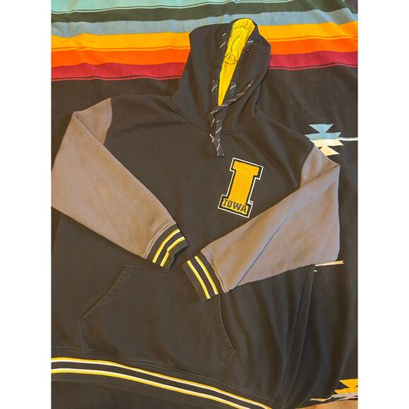 Vintage Iowa Hawkeye Hoodie | Hawkeye Retro Sweatshirt | NCAA Hawkeye Sports - Picture 1 of 7